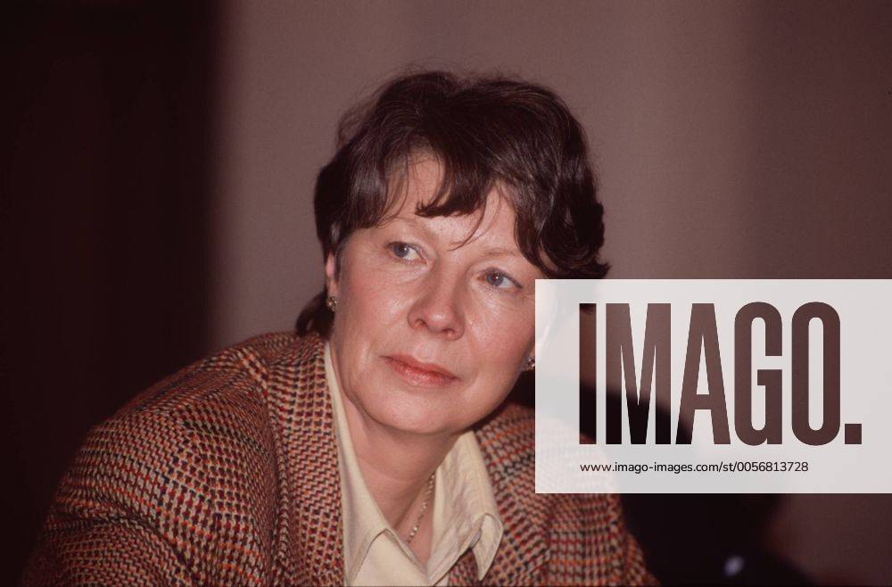 Ingrid Stahmer 03 95 te Politik SPD Frau grauhaarig seriös Blazer kariert quer Portrait neutral