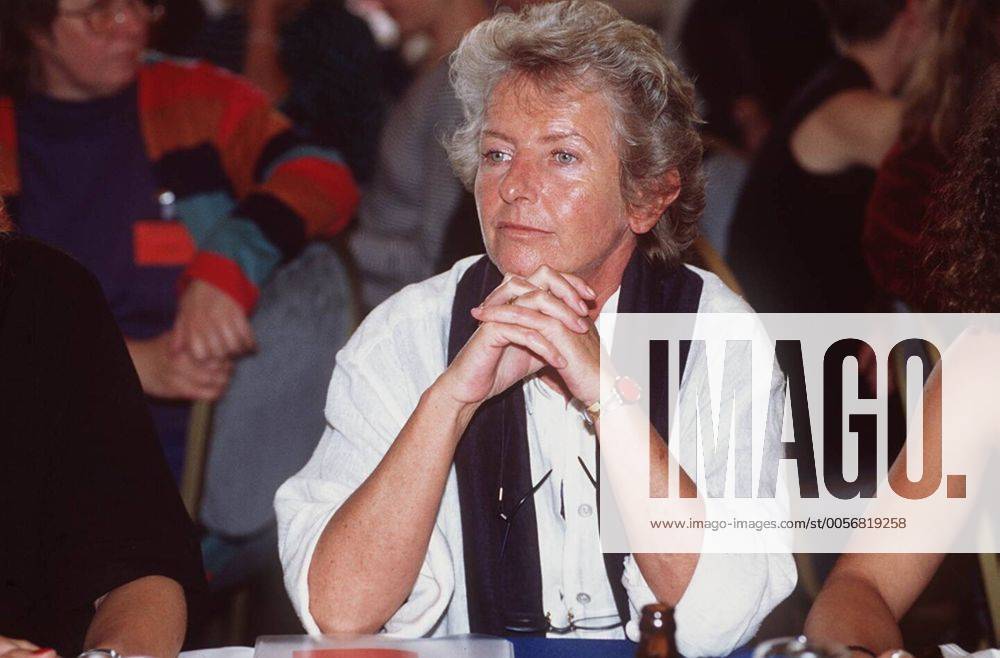 Gisela Marx 05 95 her Frau Fernsehen TV Journalismus Moderation Talkshow blond kurzhaarig seriös quer halb sitzend neutral Hände