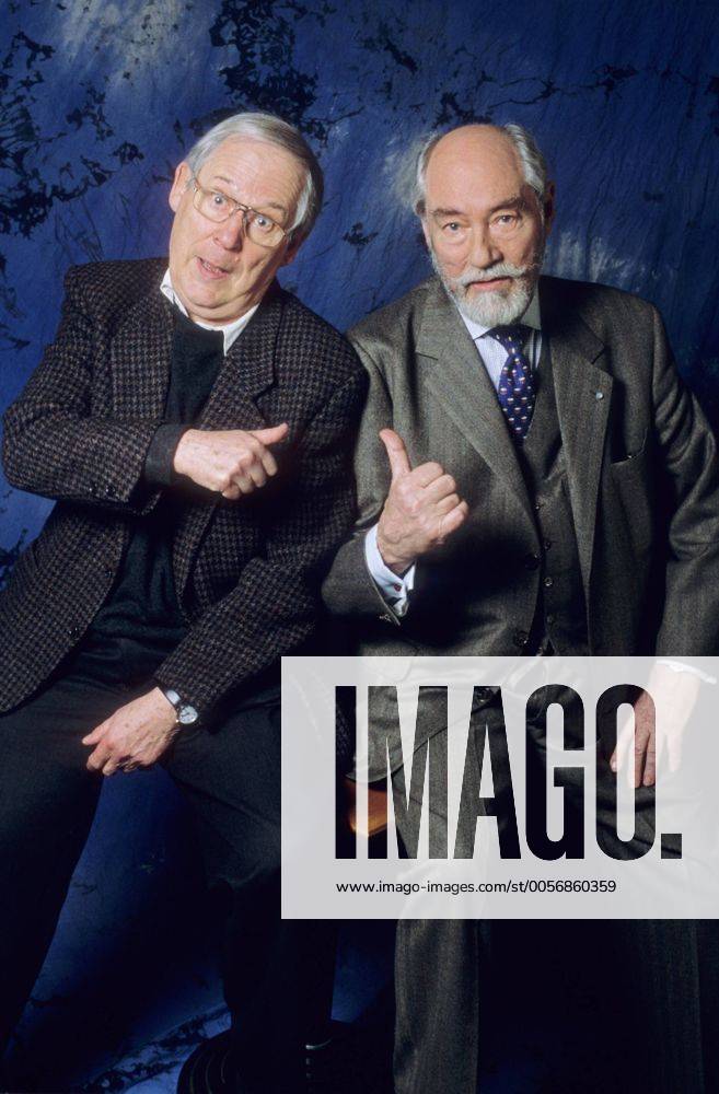 Martin Benrath (re.) mit Klaus Herm 01 98 her Mann Fernsehen TV Schauspiel Theater Halbglatze grauhaarig sitzend halb hoch Gespräch