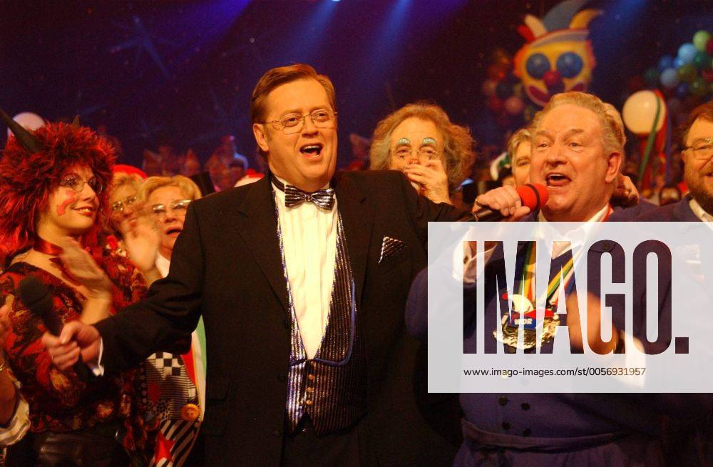 Franz-Josef Braukmann (re.) mit Gisbert Baltes bei der Närrischen Hitparade 02 03 wow Mann Karneval Fasching Fastnacht Fassenacht fünfte Jahreszeit Jecken Jeck Narren Narr Verkleidung Kostüm Kostümierung Maskierung Maske Feier Musik Musiksendung TV Fernsehen Wettbewerb Sänger Gesang singend halb quer lächelnd Jupp aus Oer-Erkenschwick Fototermin Närrische Hitparade 2003 (WDR Fernsehen) in Köln