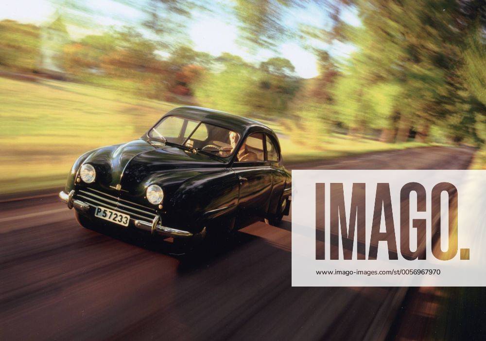 Erstes serienmäßiges Automobil von SAAB: Modell 92 A von 1950 06 05 teu Auto Automobil Industrie Skandinavien Oldtimer 1950er Jahre Klassiker Volvo quer Landstraße Allee Kennzeichen ganz Geschwindigkeit color Farbe