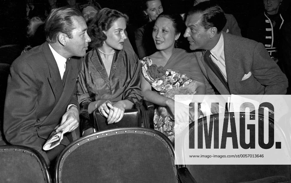 1. Internationale Filmfestspiele Berlin 1st Berlin Film Festival (Berlinale), 06.-17. Juni 1951 Michi Tanaka und Viktor de Kowa mit Kollegen