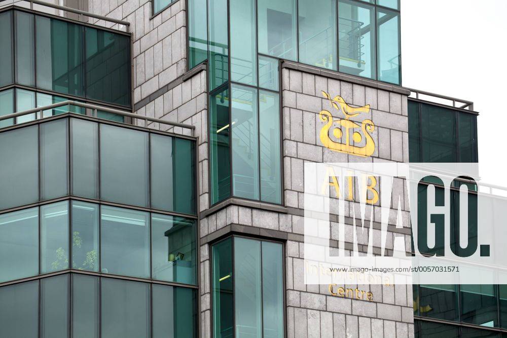 Hauptverwaltung, Zentrale, der Bank Allied Irish Banks, AIB, am Fluss River Liffey im Bankenviertel in Dublin, Irland, Europa iblski02150654