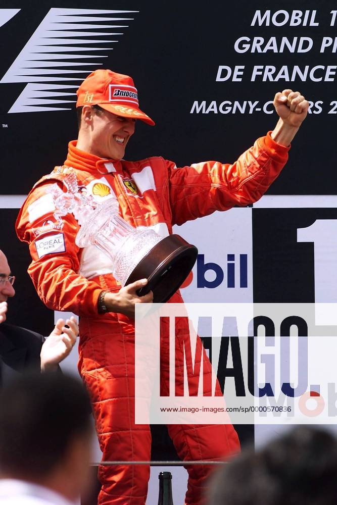 Sieger und vorzeitiger Weltmeister Michael Schumacher (Deutschland Ferrari) - Siegesjubel Motorsport Grand Prix Herren Großer Preis von Frankreich 2002, Formel 1 Weltmeisterschaft, F1, F, GP, WM, Vdig Einzelbild Circuit de Nevers Magny Cours Freude,
