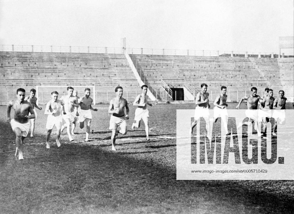 Training session of Czechoslovak soccer team during the 1934 World Cup final. CTKPhoto7401365204 o0 Totale sw