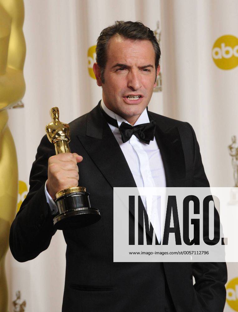 OSCARS. Bester Hauptdarsteller. Preisträger 2011-2020 Best Actor Oscar winner Jean Dujardin holds his Oscar backstage at the 84th annual Academy Awards at the Hollywood and Highlands Center in Los Angeles on February 26, 2012. LAP201202261020