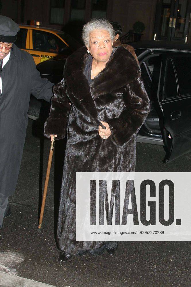 Dec. 28, 2004 - New York, New York, U.S. - K40966JBB.CELEBRITIES CELEBRATE GAIL KING S 50TH BIRTHDAY AT DANIELS, NEW YORK New York 12-28-2004. MAYA ANGELOU New York U.S. - ZUMAba9