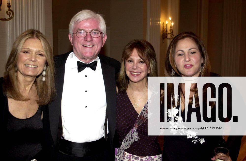 New York, New York, U.S. - K30688JKRON.30TH ANNIVERSARY OF MS FOUNDATION FOR WOMEN AND THE 15TH ANNUAL GLORIA STEINEM AWARDS : A NATIONAL SALUTE TO WOMEN OF VISION, NEW YORK New York.05 15 2003. 2003.GLORIA STEINEM, PHIL DONAHUE AND MARLO THOMAS New York U.S. - ZUMAjk2