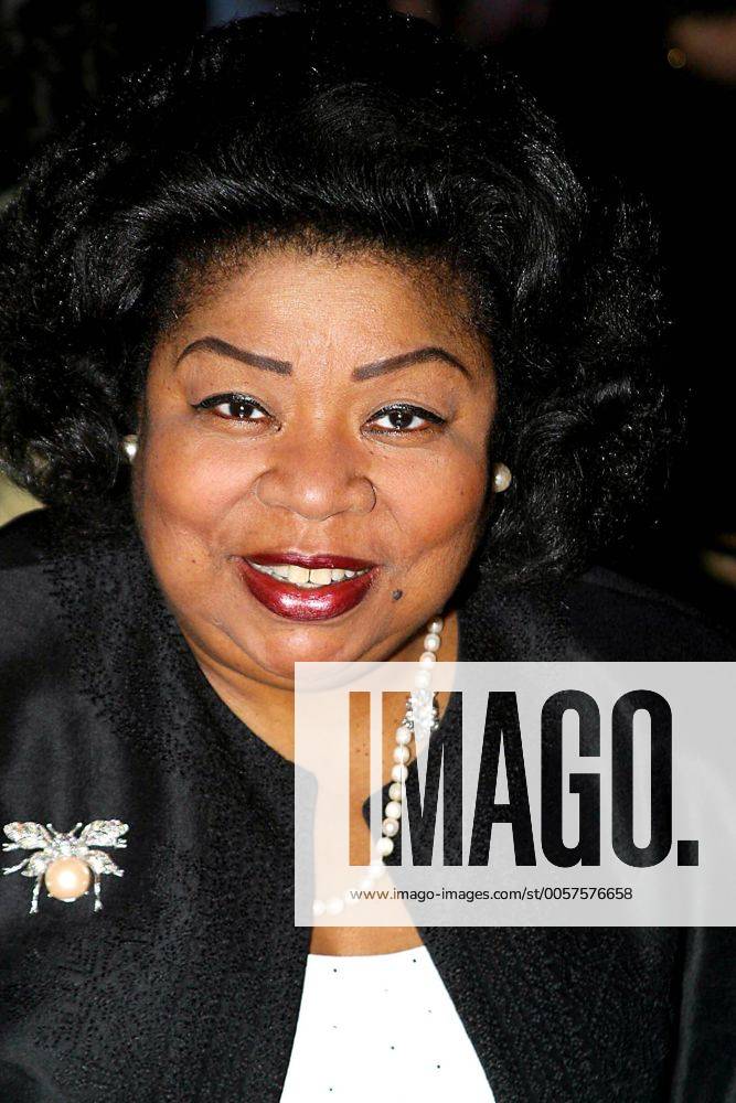 Apr. 25, 2003 - New York, New York, U.S. - K30233RM SD0425.METROPOLITAN OPERA GUILD.68TH ANNUAL MEMBERSHIP LUNCHEON.WALDORF-ASTORIA, NEW YORK New York. 2003.MARTINA ARROYO New York U.S. - ZUMAmk1