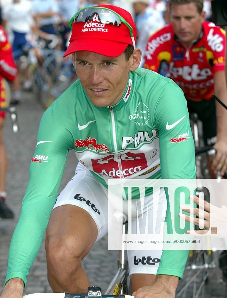 Robbie Mc Ewen (Australien Lotto-Adecco) im grünen Trikot bei der Zielankunft Radsport Herren Tour de France 2002, Radrennsport, Straßenradsport, Straßenradrennsport, Radrennen, Straßenrennen, Einzelbild Champs-Elysees, Elysee, 20. Etappe, Paris,