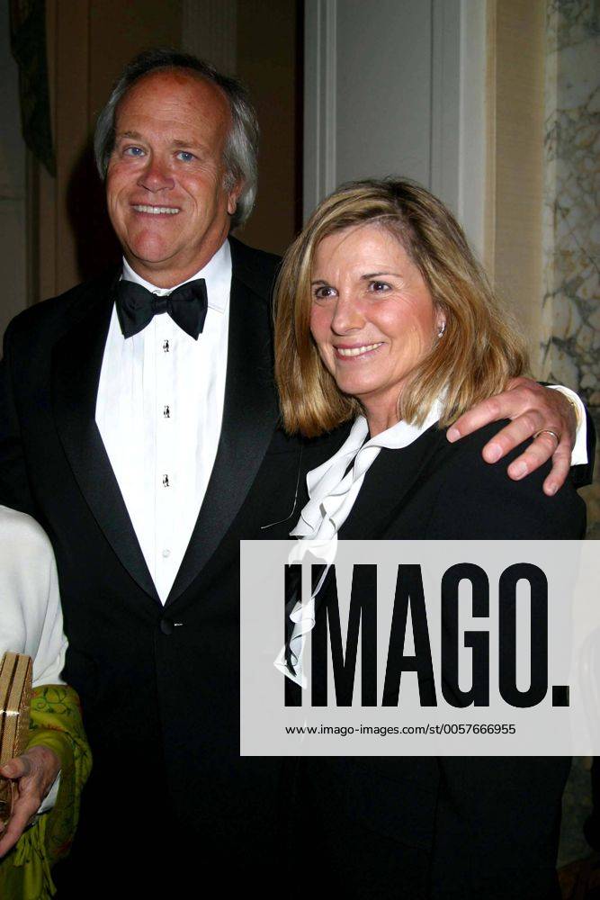 Oct. 24, 2005 - New York, New York, U.S. - K45643JBU.THE 15TH ANNUAL BROADCASTING AND CABLE HALL OF FAME AWARDS DINNER AT THE WALDORF ASTORIA NEW YORK New York 10-24-2005. - 2005.DICK EBERSOL AND SUSAN ST. JAMES New York U.S. - ZUMAbu2