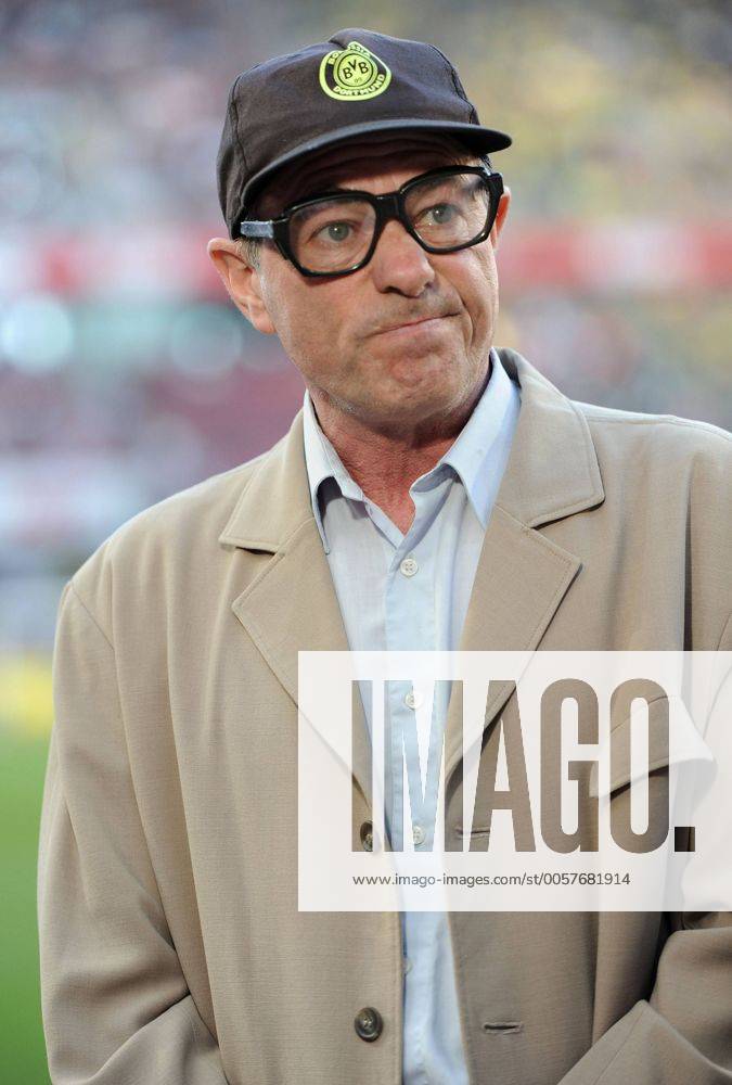 Fussball, Saison 2011-2012, 1. Bundesliga, 27. Spieltag, 1. FC Köln - Borussia Dortmund 1-6, Kabarettist und Komiker Herbert Knebel mit bürgerlichem Namen Uwe Lyko.