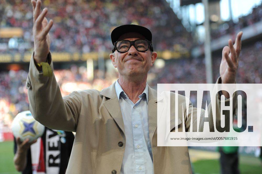Fussball, Saison 2011-2012, 1. Bundesliga, 27. Spieltag, 1. FC Köln - Borussia Dortmund 1-6, Kabarettist und Komiker Herbert Knebel mit bürgerlichem Namen Uwe Lyko.