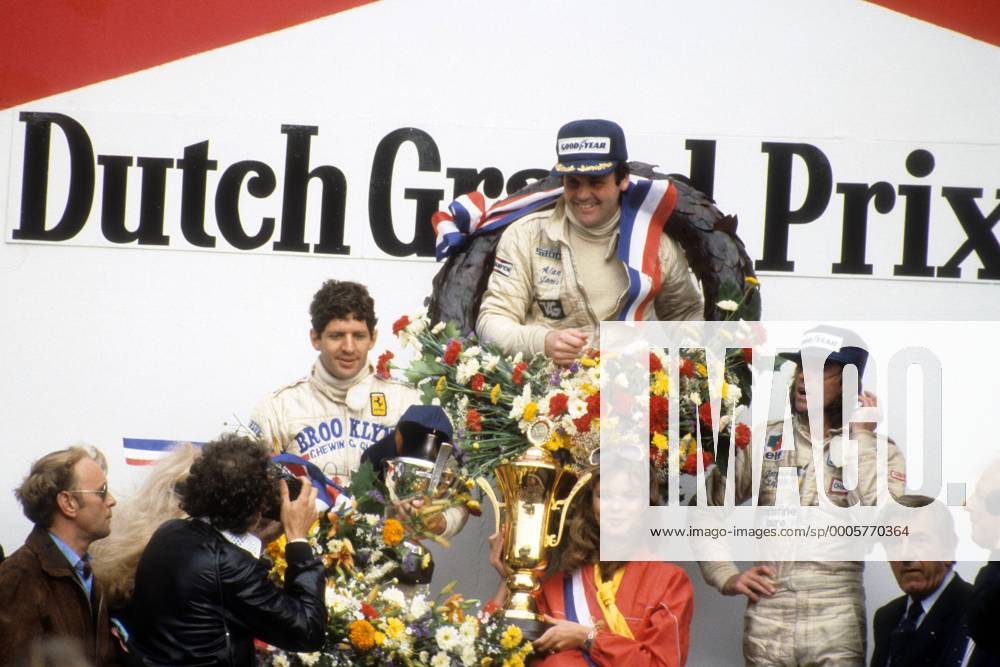 Siegerehrung GP Niederlande 1979: Alan Jones (Australien Williams Ford, Mitte), Jody Scheckter (Südafrika Ferrari, li.) und Jacques Laffite (Frankreich Ligier Ford) - Motorsport Grand Prix Herren Großer Preis von Niederlande 1979, Formel 1 WM, F1, F, GP Gruppe Zandvoort Freude,