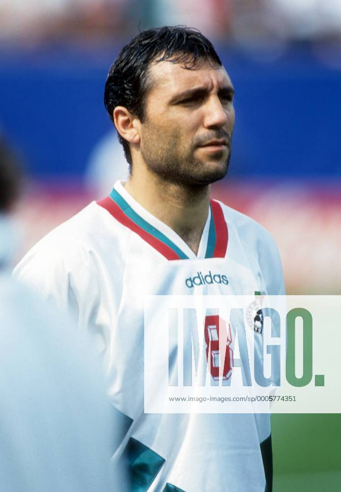 Hristo Stoichkov (Bulgarien) - Nationalhymne Fußball WM Herren WM 1994, Länderspiel, Nationalteam, Nationaltrikot Porträt New York, Ny, N.Y.