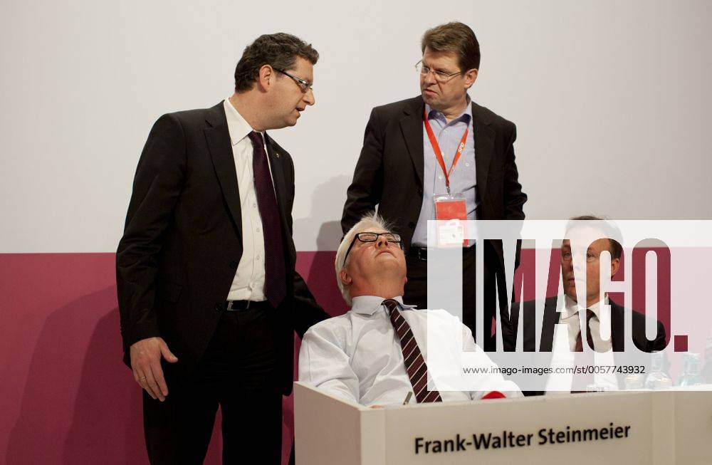 Deutschland, Berlin, Bundesparteitag 2011 der SPD, Thorsten Schäfer-Gümbel, Frank-Walter Steinmeier, Ralf Stegner, Thomas Oppermann 06.12.2011