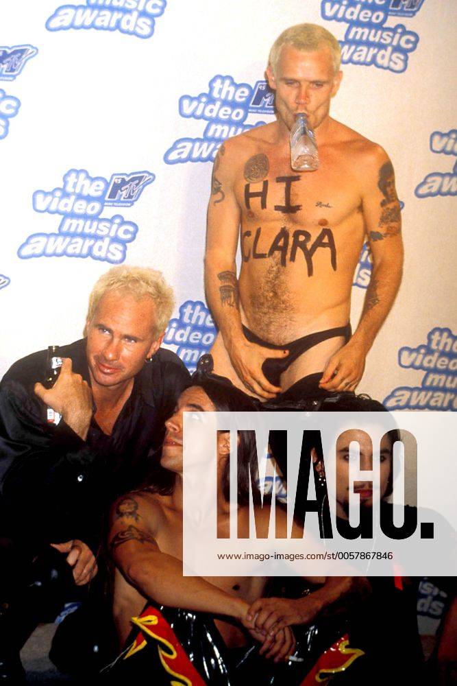 Jan. 3, 2011 - New York, New York, U.S. - K2504JBB.MTV VIDEO MUSIC AWARDS 1995 NOMINEES.RED HOT CHILI PEPPERS. PHOTOS New York U.S. - ZUMAba9