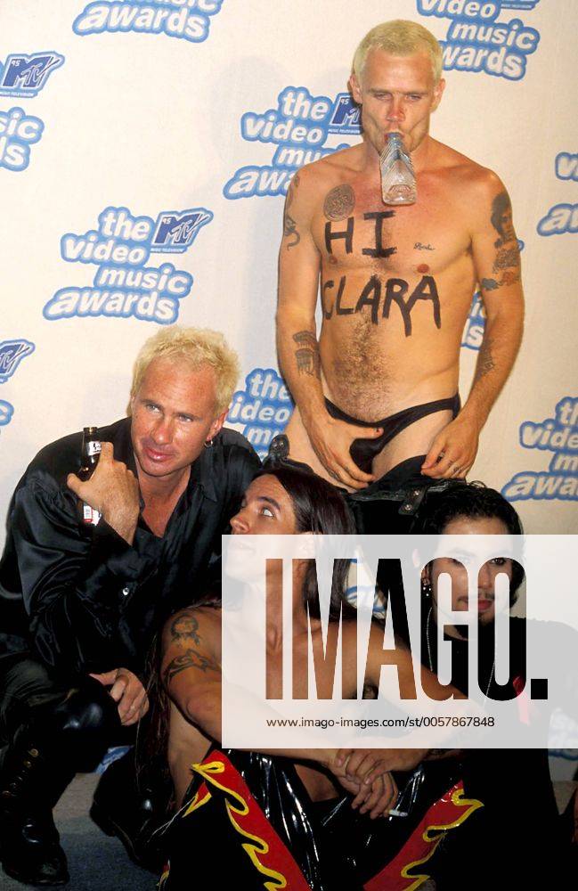 Jan. 3, 2011 - New York, New York, U.S. - K2504JBB.MTV VIDEO MUSIC AWARDS 1995 NOMINEES.RED HOT CHILI PEPPERS. PHOTOS New York U.S. - ZUMAba9