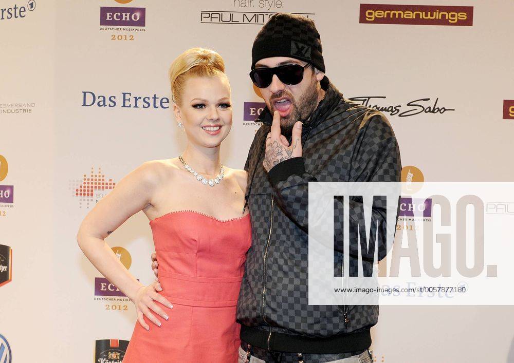 Donnerstag 22.03.2012, in Berlin, ECHO Verleihung 2012, Musiker Sido mit Doreen Steinert DeFodi018
