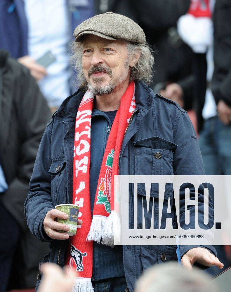 Fussball, Saison 2011-2012, 1. Bundesliga, 34. Spieltag, 1. FC Köln - FC Bayern München 1-4, BAP Sänger Wolfgang Niedecken