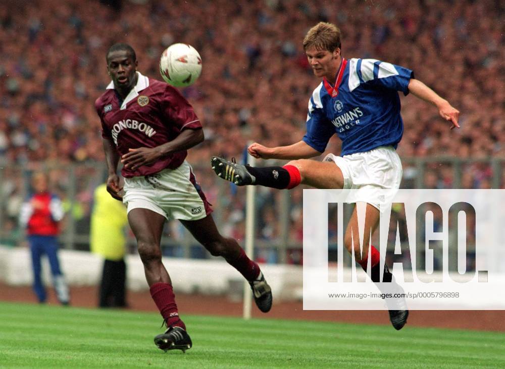 Steve Pressley (Rangers, R) Justin Fashanu (Hearts) Glasgow Rangers v Hearts of Midlothian. 7 8 93. o0 Heart