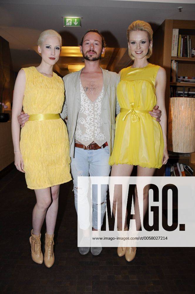 Emiko Restaurant im Louis Hotel in München - Im Bild: Designer Marcel Ostertag mit Models Fee und Hanna