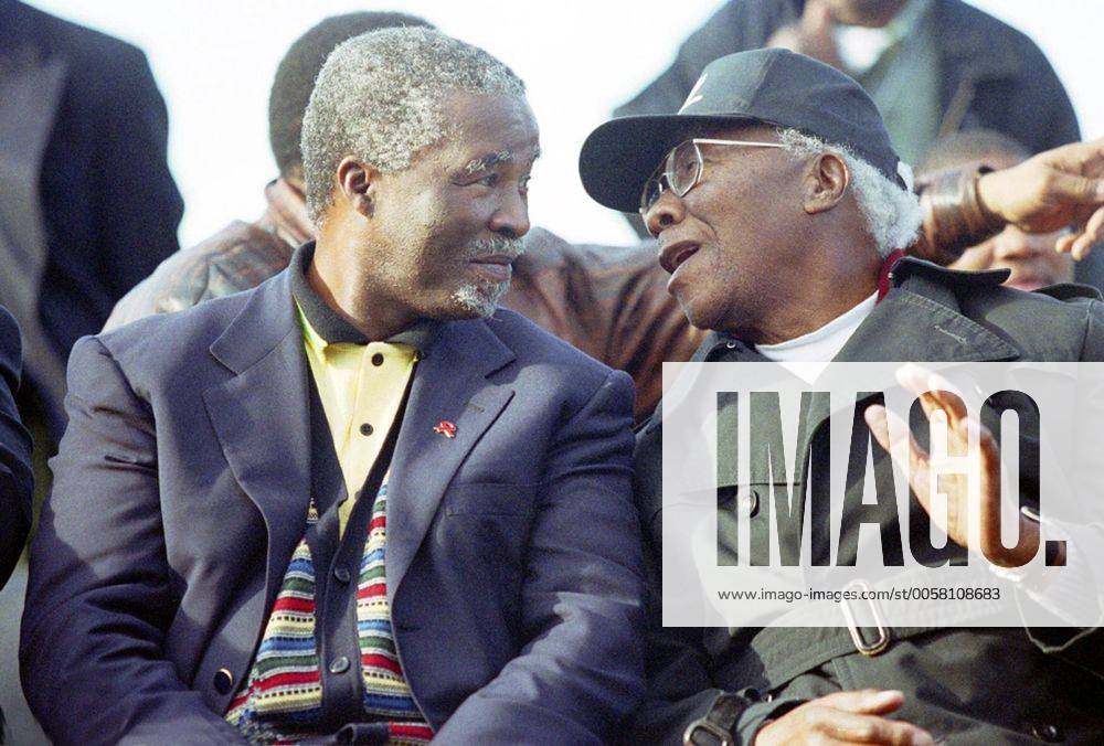 South African president Thabo Mbeki with his father Govan Mbeki at a rally in Port Elizabeth. Gallo20172951
