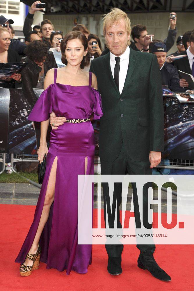 UK-Premiere von The Amazing Spider-Man in Odeon Leicester Square, London Anna Friel, Rhys Ifans