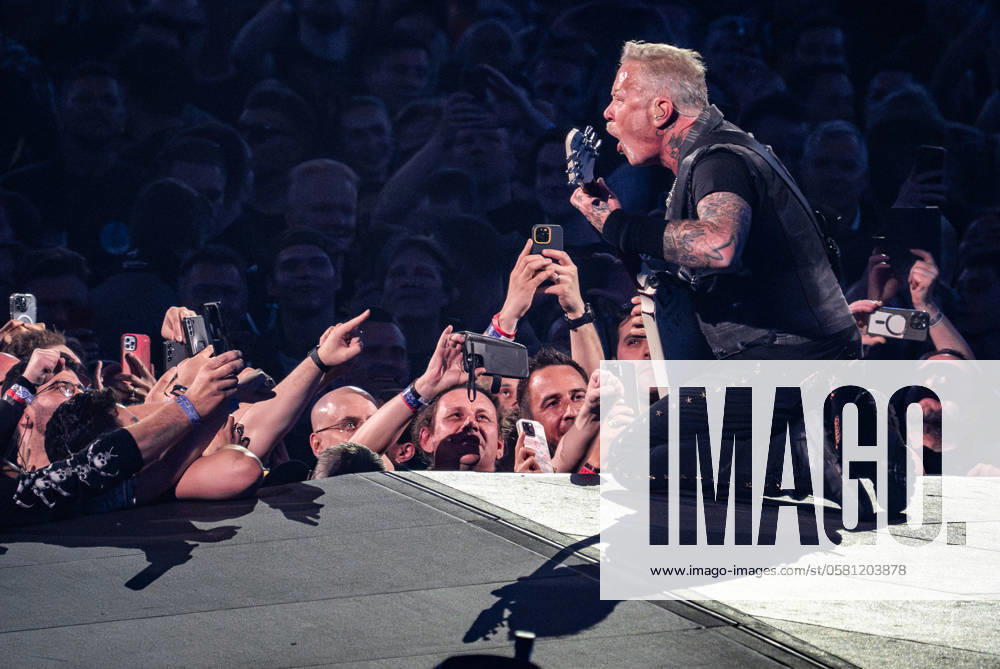 Bilder des Jahres 2024, Entertainment 06 Juni Entertainment Themen der Woche KW24 Metallica live in Copenhagen, Denmark Copenhagen, Denmark. 14th, June 2024. The American heavy metal band Metallica performs live concert at Parken in Copenhagen. Here vocalist and guitarist James Hetfield is seen live on stage. Copenhagen Denmark