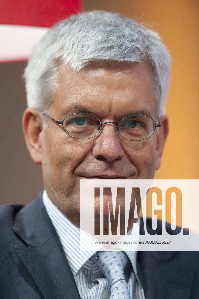 Thomas BELLUT, Intendant des ZDF, Zweites Deutsches Fernsehen, Portraet, Portrait, angeschnittenes Einzelbild, Einzelmotiv, hier beim Medienforum NRW in Köln, 18.06.2012. Â