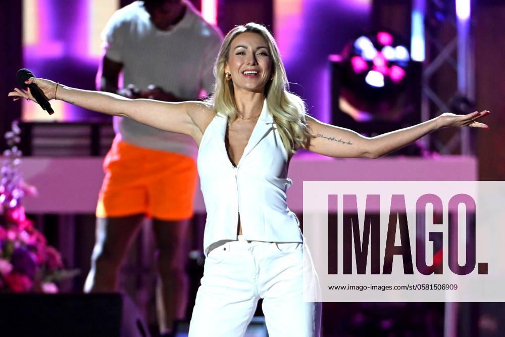 Bad Kleinkirchheim St Oswald am Hoferriegel in Austria AUT Wenn die Musi spielt Open Air 2024 Anna Carina Woitschack,