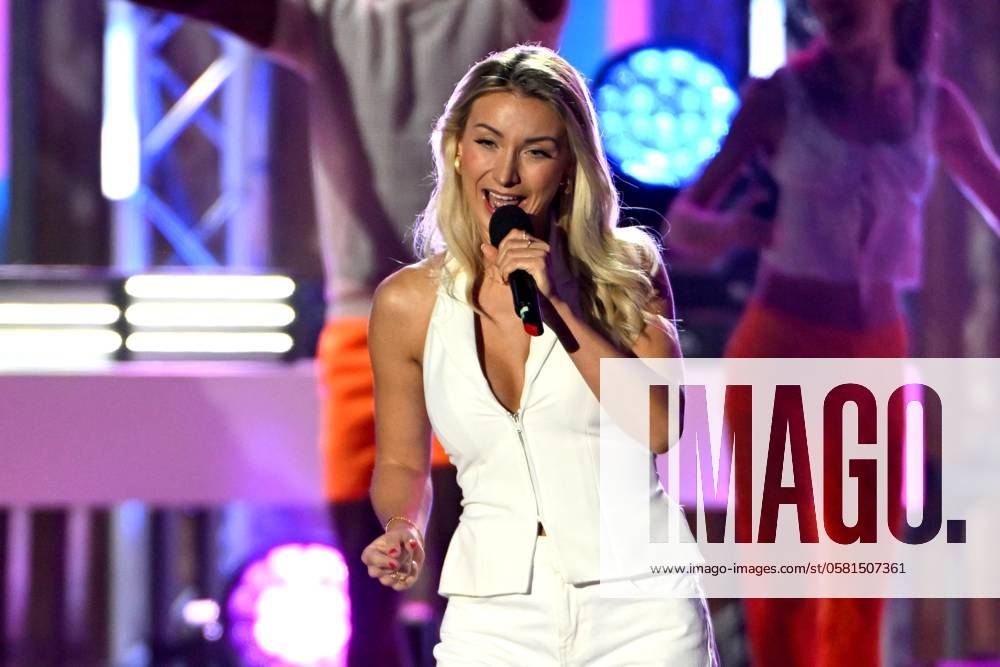 Bad Kleinkirchheim St Oswald am Hoferriegel in Austria AUT Wenn die Musi spielt Open Air 2024 Anna Carina Woitschack,