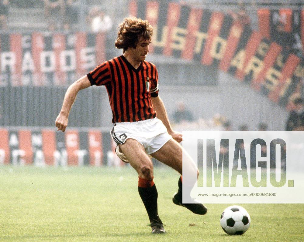Aldo Maldera (Milan) zieht ab Fußball Herren Serie A 1979 1980, 1. Italienische Liga, AC Mailand Einzelbild Stadio Giuseppe Meazza, San Siro Mailand Dynamik,