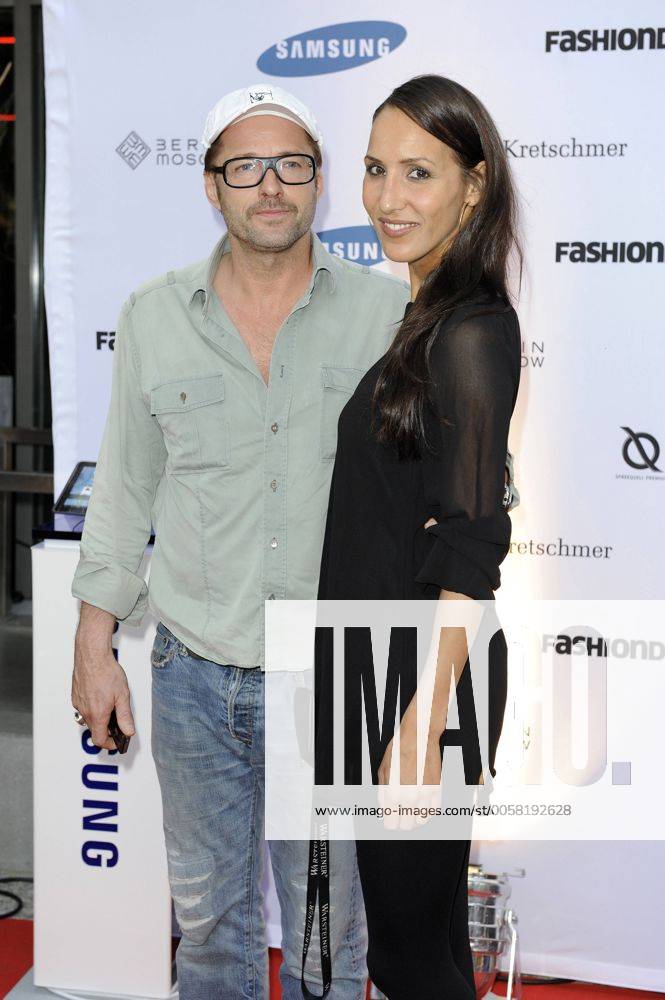 Bruno Eyron mit Freundin Friederike Dirscherl Launch des Samsung GalaxyTab 2 in einer limitierten Auflage des Designers Guido Maria Kretschmer in der Trendlocation Berlin Moscow während der Mercedes Benz Fashion Week Berlin Spring Summer 2013 Foto:xT.xJaegerx xFuturexImage