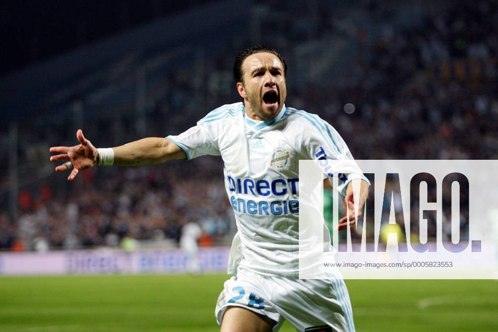 Jubel Mathieu Valbuena - Olympique Marseille (weiß) vs AS Saint Etienne (grün) - Ligue 1 - 25.04.2010 - N.LeGouicxFepxPanoramiC