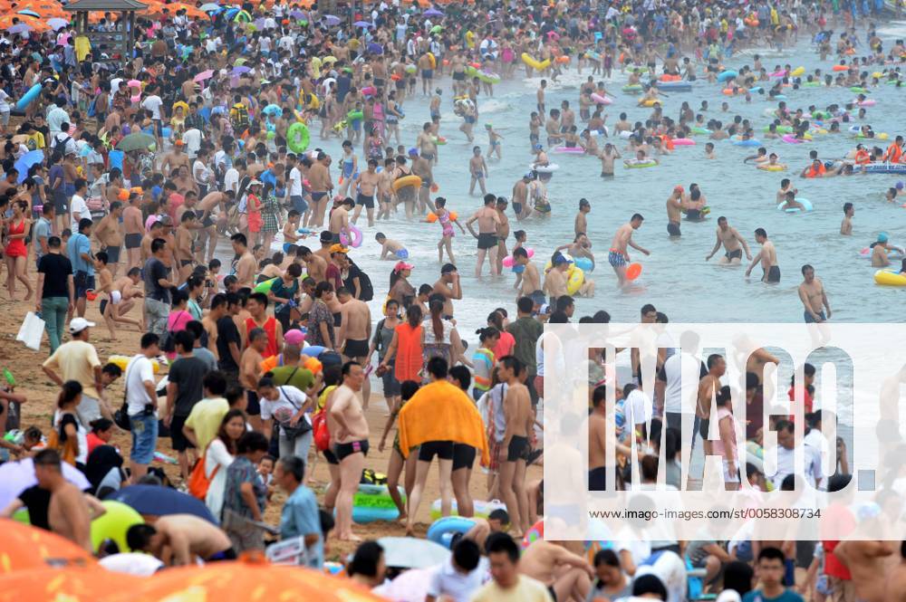 (120804) -- QINGDAO, Aug. 4, 2012 (Xinhua) -- Tourists are seen at the No. 1 bathing beach in Qingdao, east China s Shandong Province, Aug. 4, 2012. As typhoon Damrey left the city, the bathing beach in Qingdao reopened to public on Saturday, which attracted many tourists. (Xinhua Li Ziheng) (zhs) CHINA-QINGDAO-TYPHOON-LEFT (CN)
