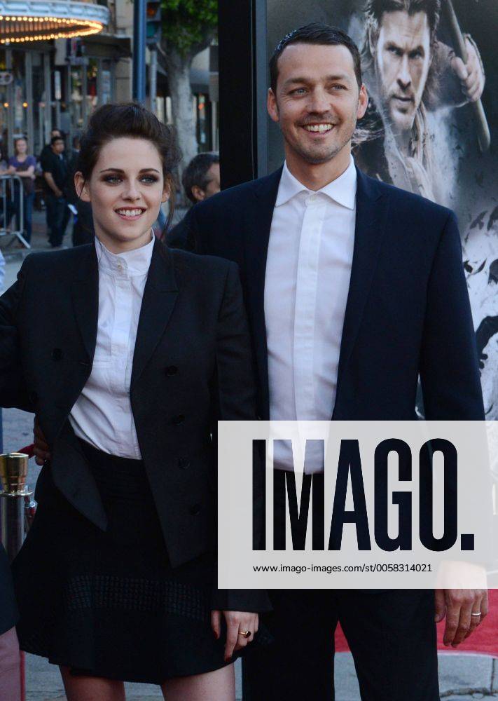 Snow White and the Huntsman premiere in Los Angeles - Rupert Sanders and Kristen Stewart LAP2012080506BothSandersandS