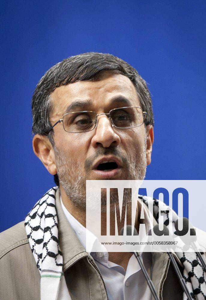 (120817) -- TEHRAN, Aug. 17, 2012 (Xinhua) -- Iranian President Mahmoud Ahmadinejad addresses a crowd gathered at Tehran University at the end of the annual Quds (Jerusalem) Day rally in Tehran, Iran, Aug. 17, 2012. Hundreds of thousands of Iranians across the country rallied on Quds Day to express solidarity with the Palestinians and condemnation on Israel for its occupation of Jerusalem. (Xinhua Ahmad Halabisaz) (zyw) IRAN-TEHRAN-AHMADINEJAD-SPEECH