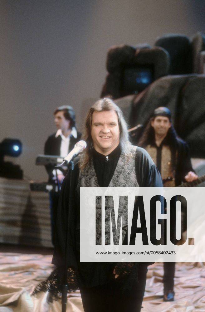 Meat Loaf 01 94 pp Mann dunkelhaarig langhaarig leger Musik Gesang Pop hoch halb stehend Bühne lächelnd