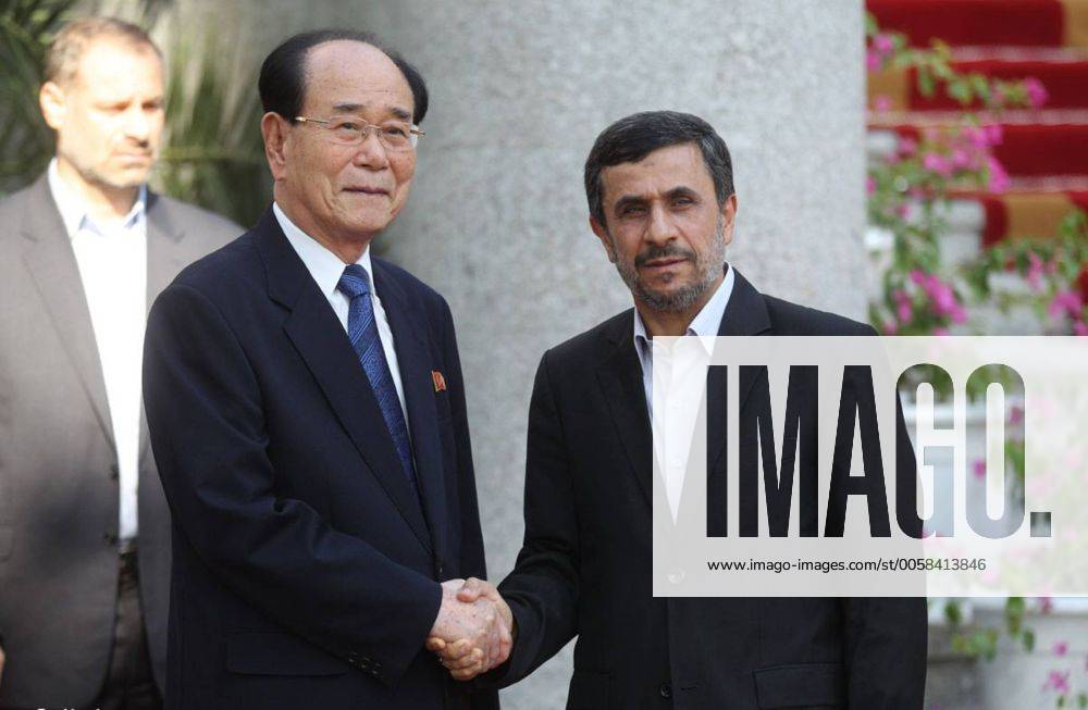 (120901) -- TEHRAN, Sept. 1, 2012 (Xinhua) -- Iranian President Mahmoud Ahmadinejad (R) shakes hands with Kim Yong Nam, president of the Presidium of the Supreme People s Assembly of the Democratic People s Republic of Korea, in Tehran, Iran, Sept. 1, 2012. (Xinhua Iran s Presidential Office) (cl) IRAN-DPRK-AHMADINEJAD-KIM YONG NAM-MEET