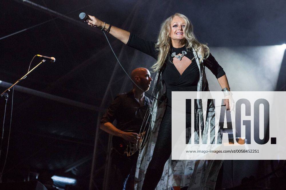 Bonnie Tyler, die Sängerin bei ihrem Konzert am 8.9.2012 im Rahmen vom Festival ERP Remember Cascais 2012 in Cascais, Portugal Festival ERP Remember Cascais 2012 - Bonnie Tyler Konzert