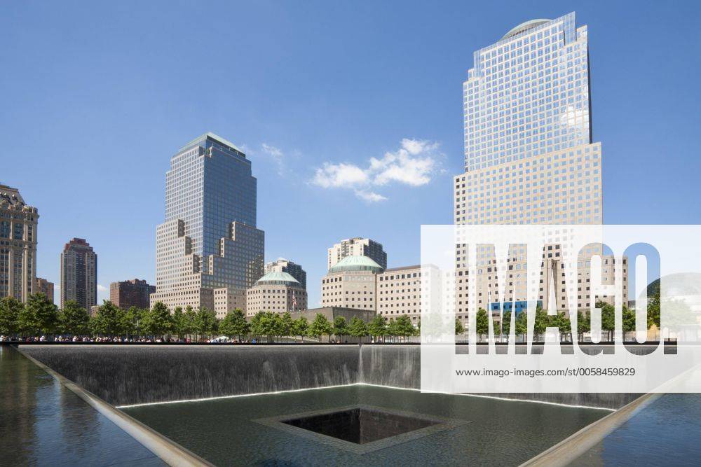 20 Jahre Anschläge vom 11. September: Gedenkkultur in den USA 9-11 Memorial, North Pool, World Trade Center Site, Downtown, Manhattan, New York City, USA iblcre02329988