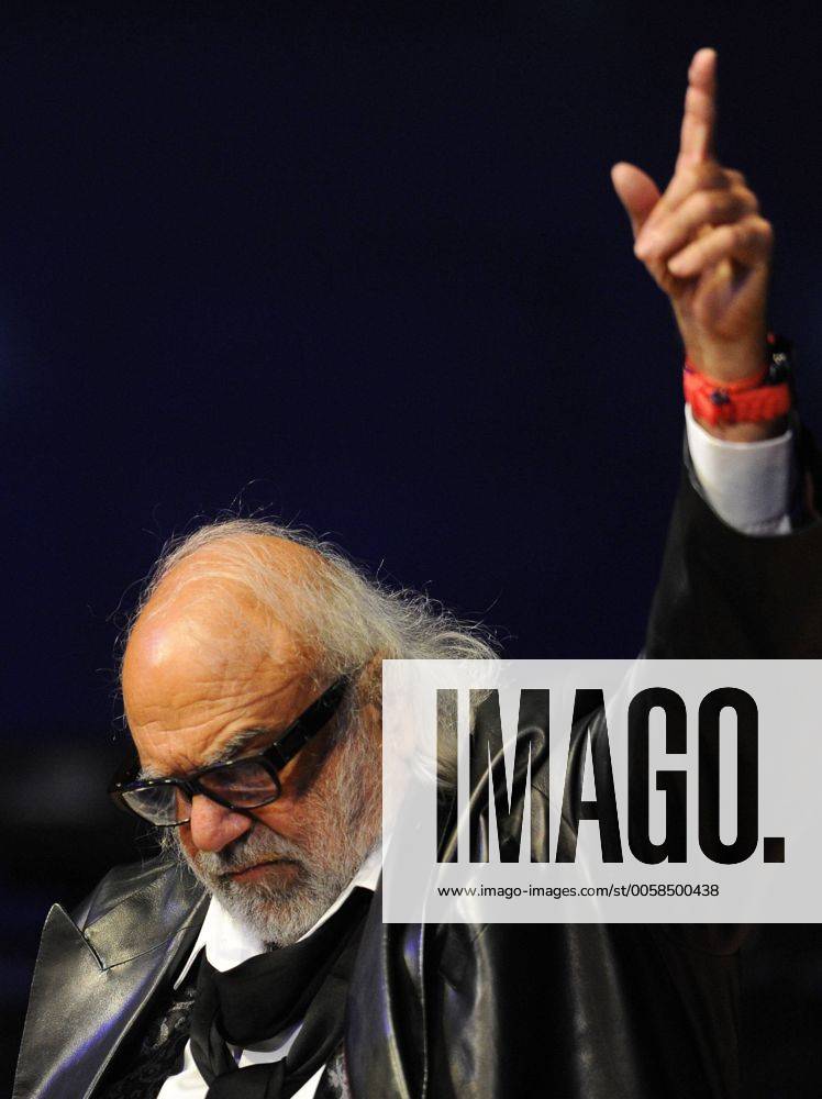 ITAR-TASS: MOSCOW, RUSSIA. SEPTEMBER 21, 2012. Greek singer Demis Roussos performs during a concert at Moscow s International House of Music. The concert marks the 45th anniversary of Roussos professional debut. RE108EFD