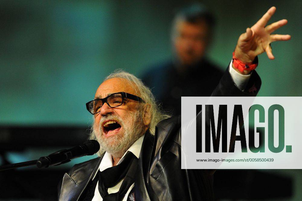 ITAR-TASS: MOSCOW, RUSSIA. SEPTEMBER 21, 2012. Greek singer Demis Roussos performs during a concert at Moscow s International House of Music. The concert marks the 45th anniversary of Roussos professional debut. RE108F01