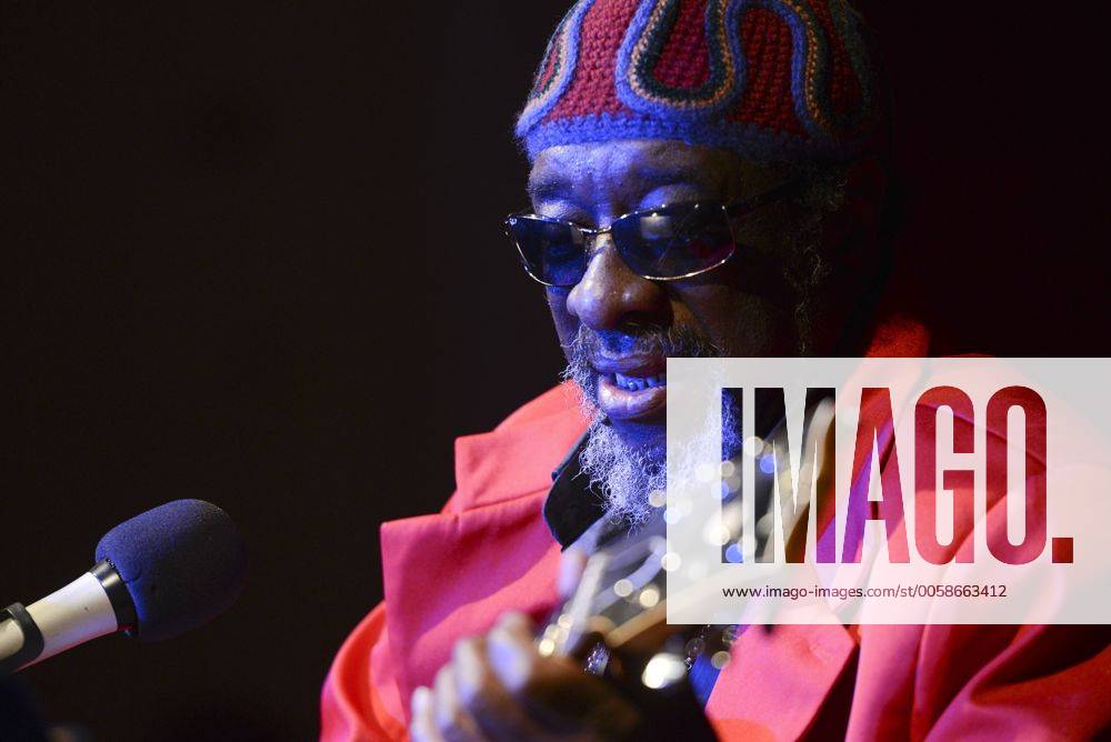 Solokonzert des James Blood Ulmer im Rahmen des 17. Salzburger Jazzhebstes 2012 in der Stiegl Brauwelt in Salzburg - Soulgitarrist James Blood Ulmer 2012 - Solokonzert des James Blood Ulmer im Rahmen des 17. Salzburger Jazzhebstes 2012 in der Stiegl Brauwelt in Salzburg - Soulgitarrist James Blood Ulmer
