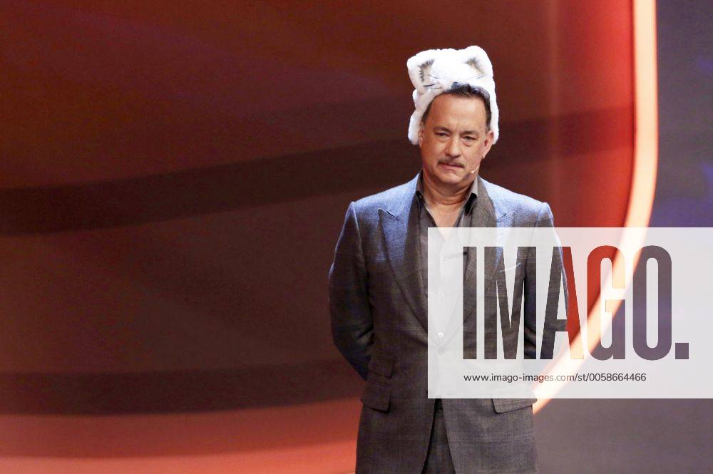 TV-Show Wetten Dass...? Tom Hanks als Kater von den Bremer Stadtmusikanten. Fernsehshow Wetten Dass...? aus der ÖVB-Arena. Bremen 03.11.2012 Foto:xS.xGabschx xFuturexImage