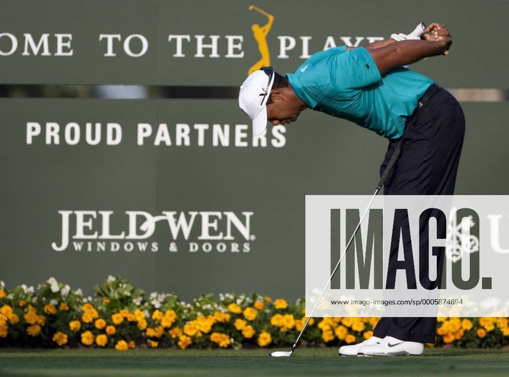 Tiger Woods (USA) streatches prior to starting his second round of The Players Championship PGA golf tournament in Ponte Vedra Beach, Florida May 7, 2010. Woods ended the day at two under par. PVB2010050708 o00 Sponsor Wirtschaft Jeld Wen proud Partners