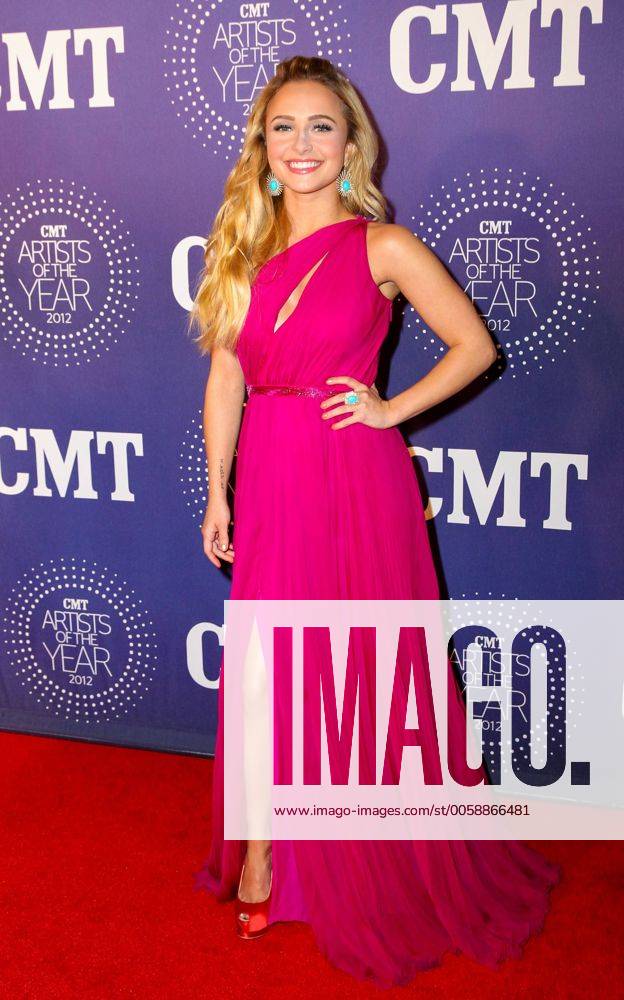 Hayden Panettiere walks the red carpet at the 2012 CMT Artists of the Year awards in Franklin, Tennessee on December 3, 2012 NSH2012120307