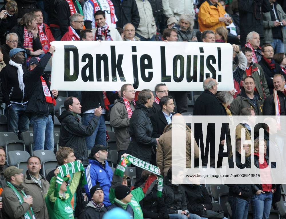 Fussball, DFB-Pokal Finale 2009 2010, FC BAYERN MÜNCHEN, Dank je Louis - die Fans bedanken sich mit einem Transparent bei Trainer Louis van Gaal (Bayern München) o0 Fan, Fußballfan, Publikum Plakat, Fanplakat, Transparent Idol Schriftzug totale Objekte