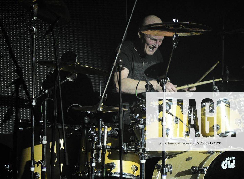 ITAR-TASS: MOSCOW, RUSSIA. FEBRUARY 1, 2013. Chris Slade (AC DC) performs at a concert of the Classic Rock All Stars 2013 Tour. RE112FED